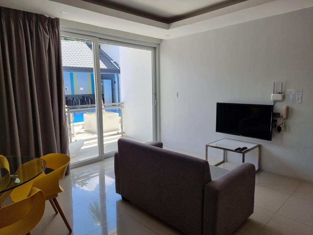 Chequers Suites Subic Bay Olongapo Exterior foto