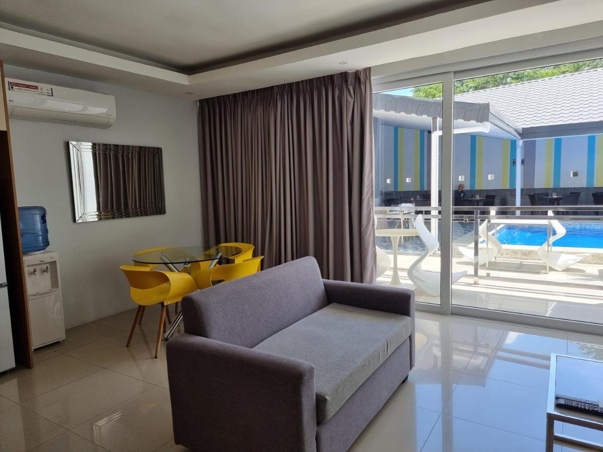 Chequers Suites Subic Bay Olongapo Exterior foto