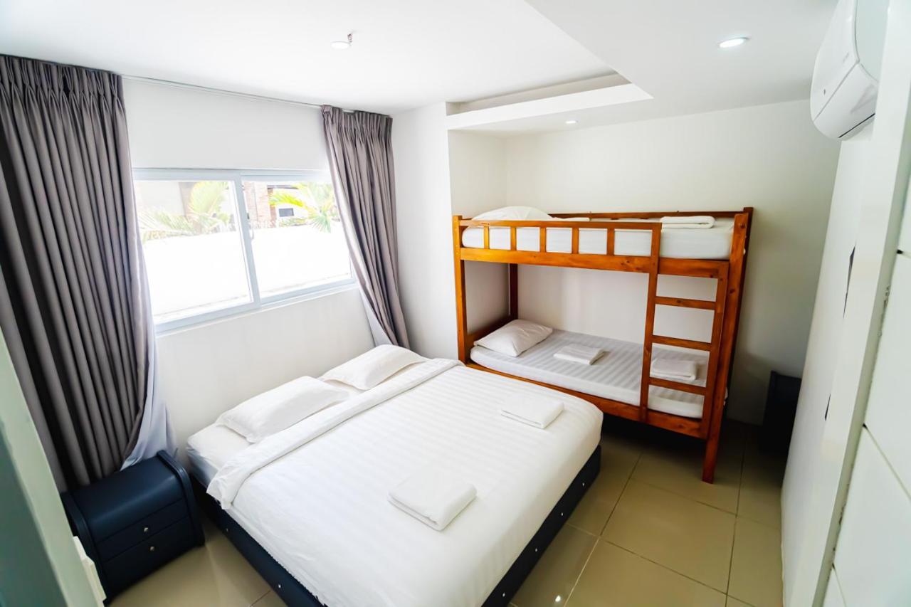 Chequers Suites Subic Bay Olongapo Exterior foto