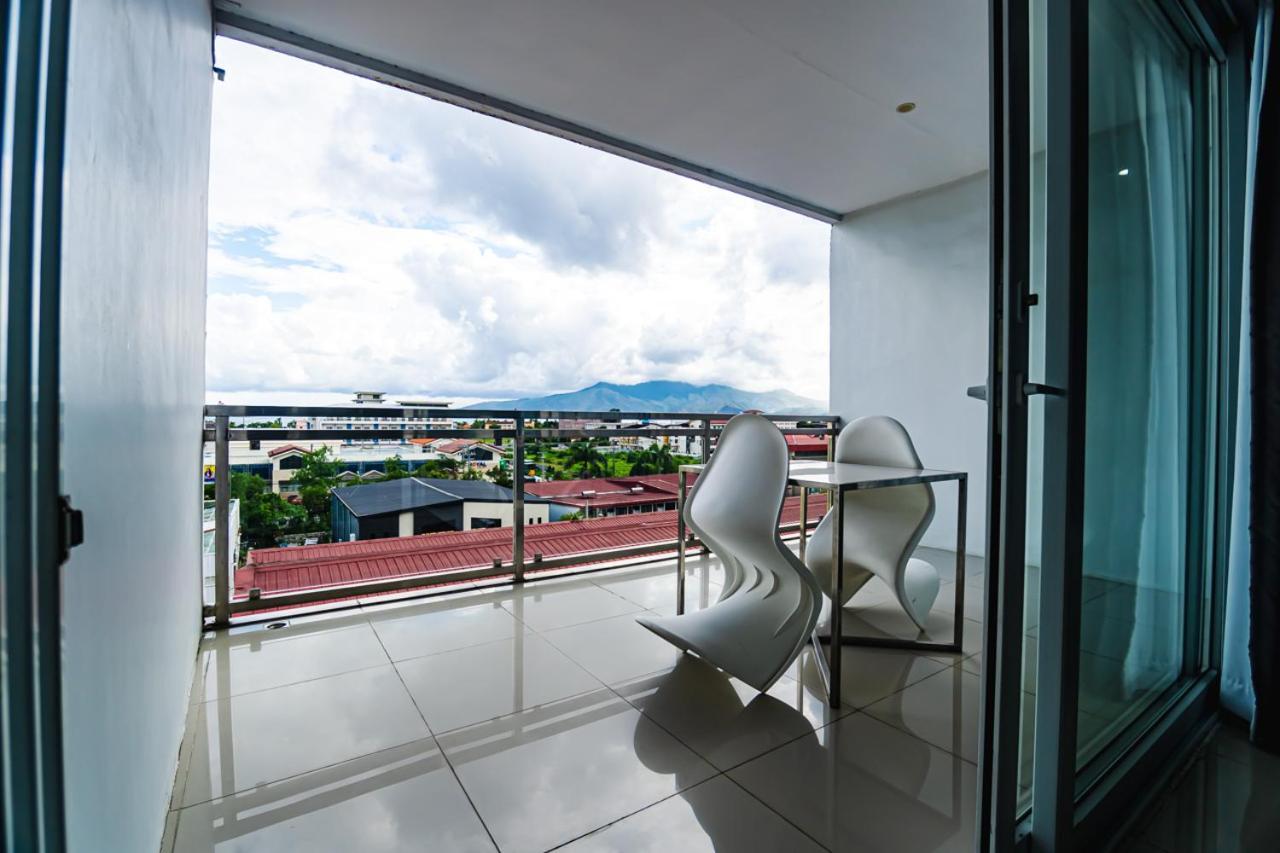 Chequers Suites Subic Bay Olongapo Exterior foto