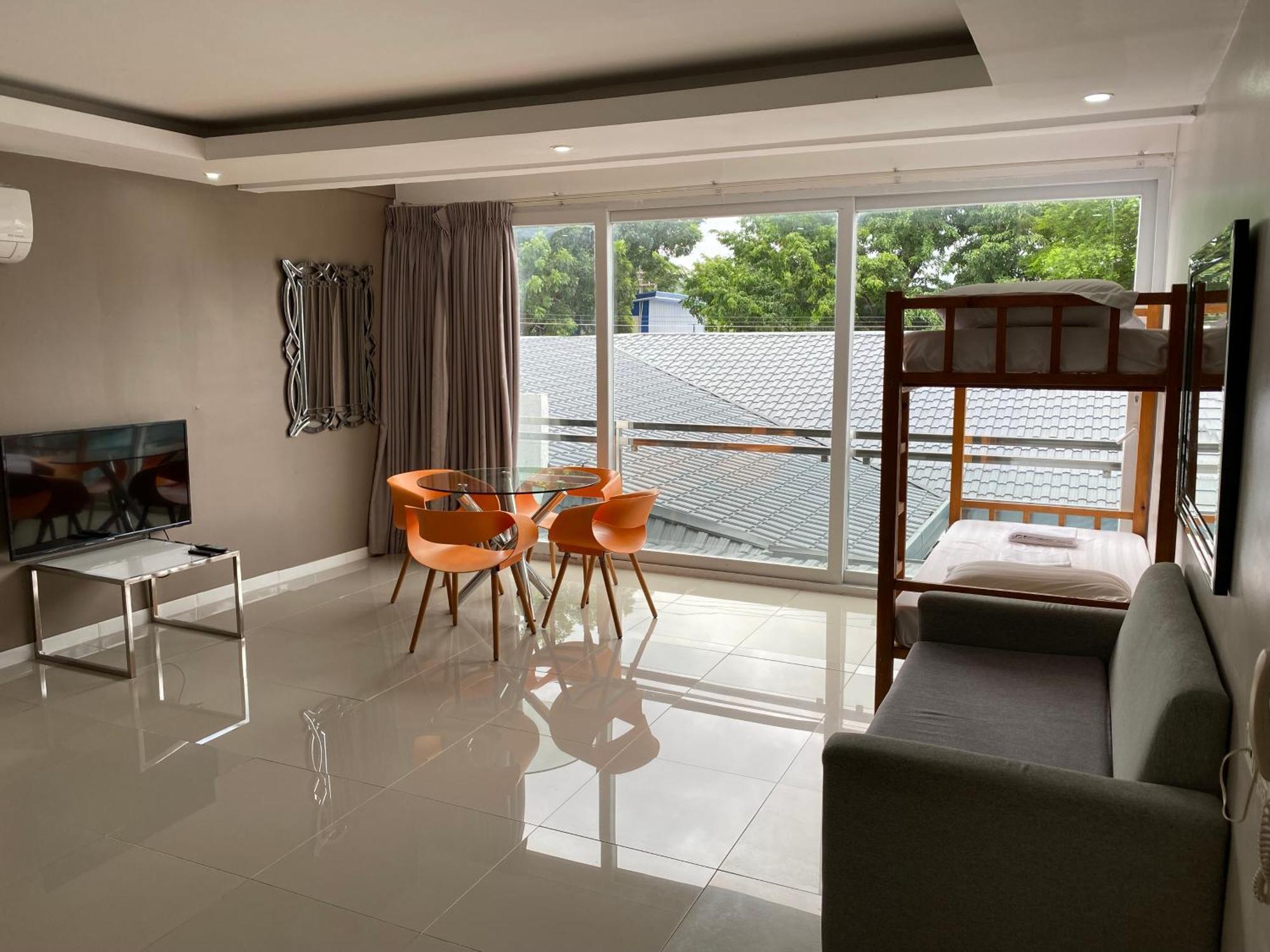 Chequers Suites Subic Bay Olongapo Exterior foto