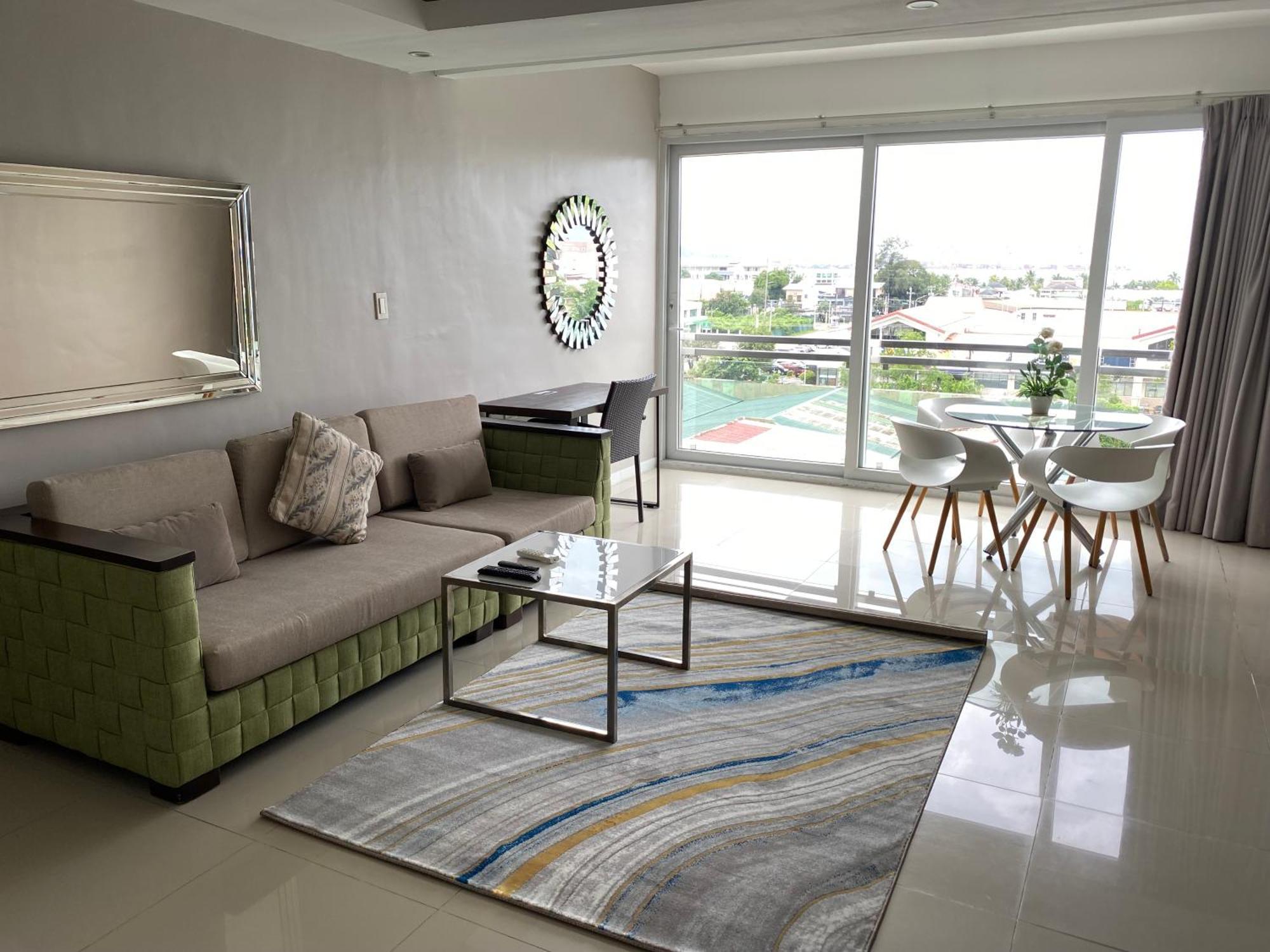 Chequers Suites Subic Bay Olongapo Exterior foto